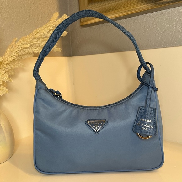 🎀 Prada
Re-Edition 2000 mini bag - Picture 4 of 17